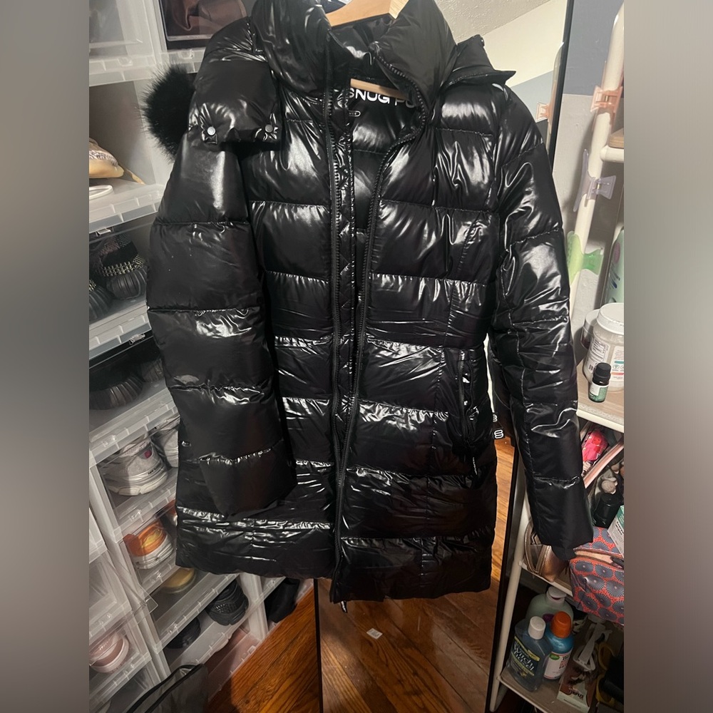 Aritzia: Black gloss SUPER SNUG Puffer mid with Fur (Limited Edition)